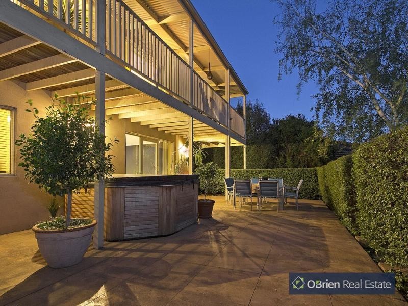53 Edrington Park Drive, Berwick VIC 3806