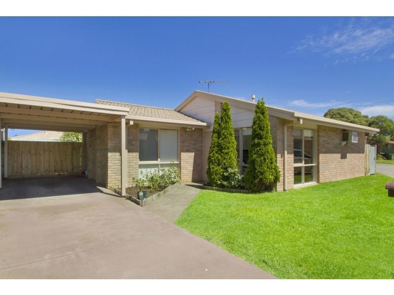 31 Warren Close, Narre Warren VIC 3805