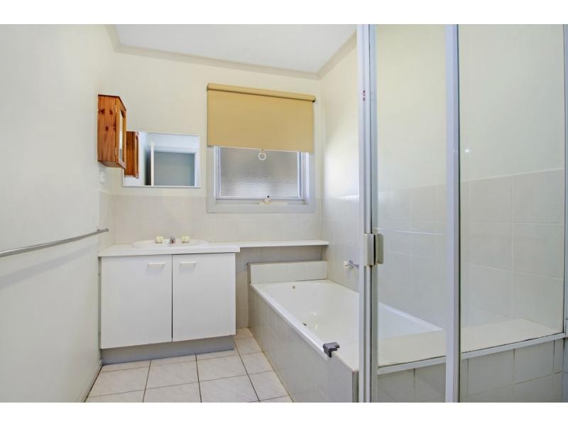 31 Warren Close, Narre Warren VIC 3805