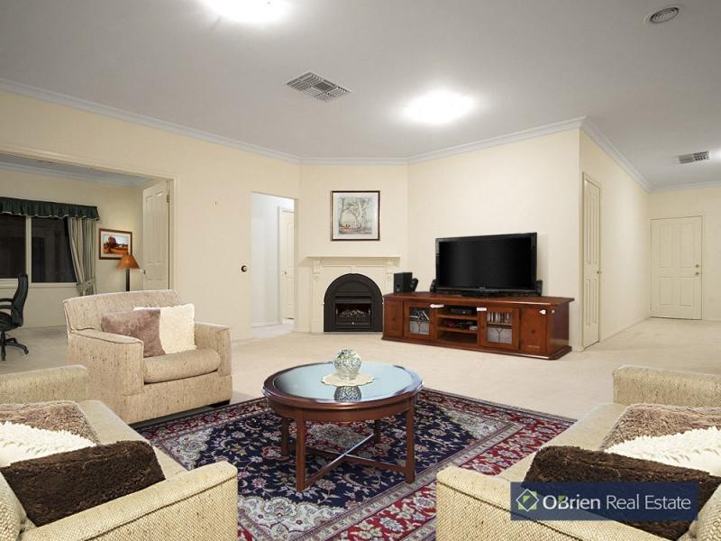 11 Terrace Gardens, Narre Warren South VIC 3805