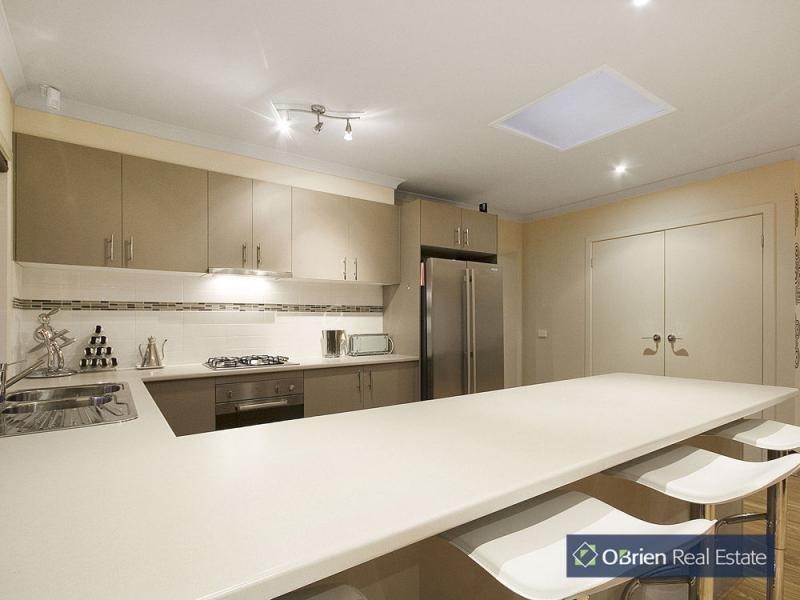 82 Alisma Boulevard, Cranbourne North VIC 3977