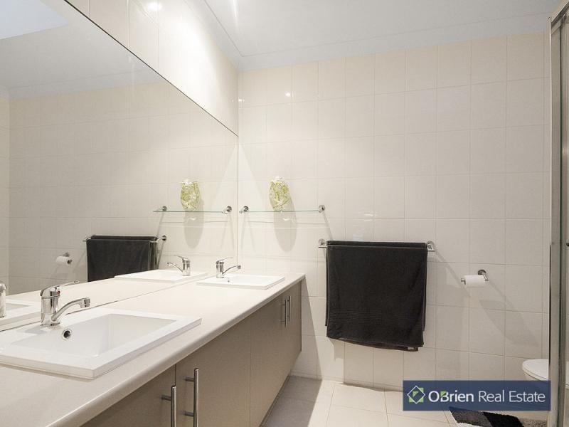 82 Alisma Boulevard, Cranbourne North VIC 3977