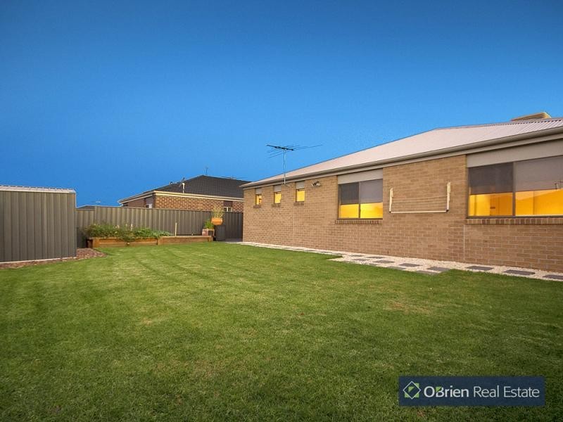 82 Alisma Boulevard, Cranbourne North VIC 3977