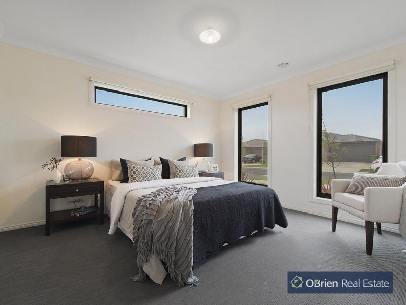 8 Heathfield Lane, Officer VIC 3809