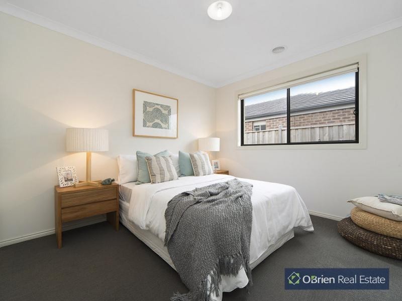 8 Heathfield Lane, Officer VIC 3809