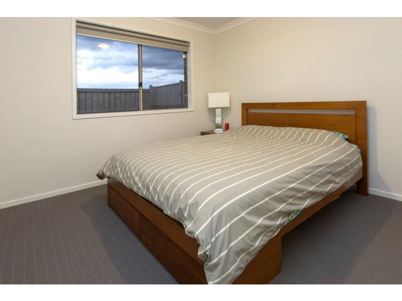 41 Mickleham Drive, Cranbourne North VIC 3977