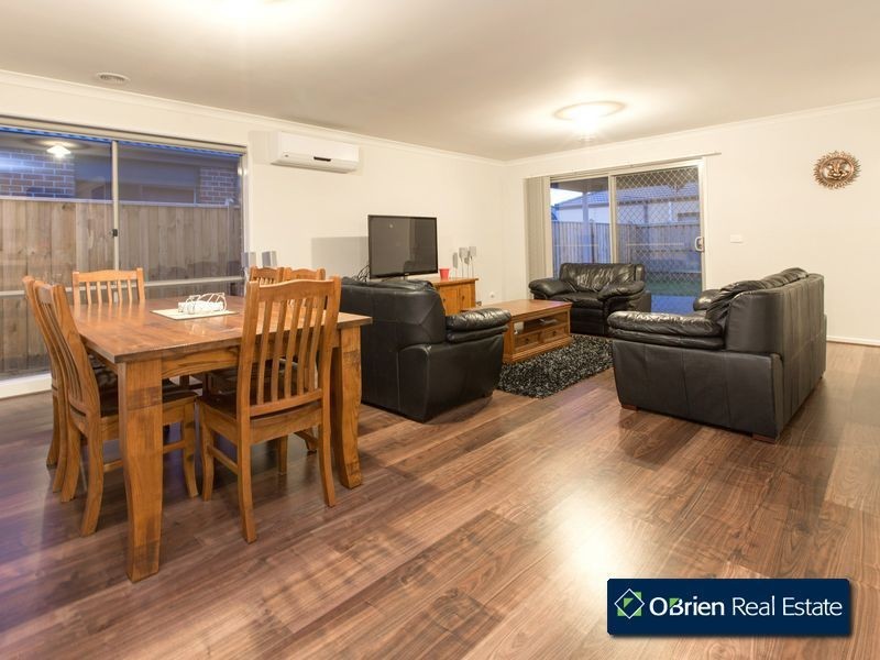 41 Mickleham Drive, Cranbourne North VIC 3977