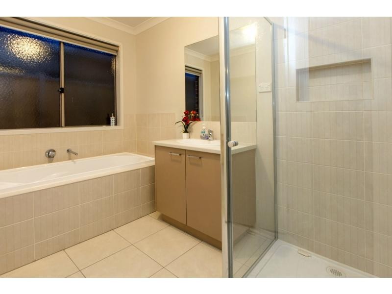 41 Mickleham Drive, Cranbourne North VIC 3977