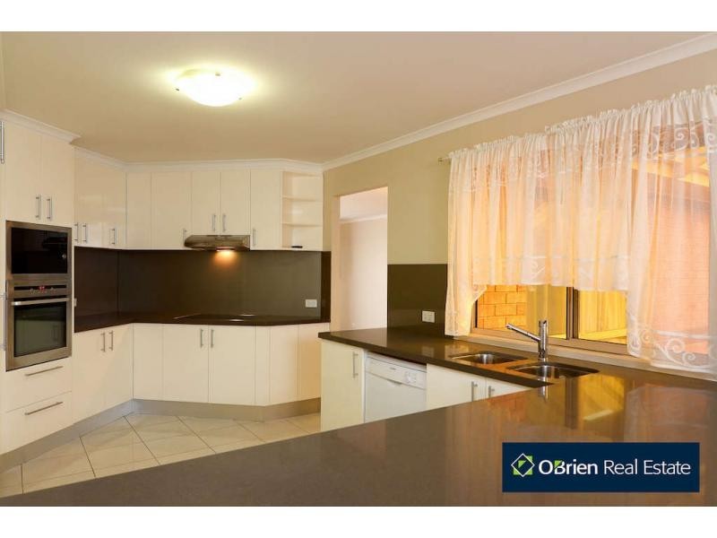 30 Sneddon Drive, Narre Warren South VIC 3805