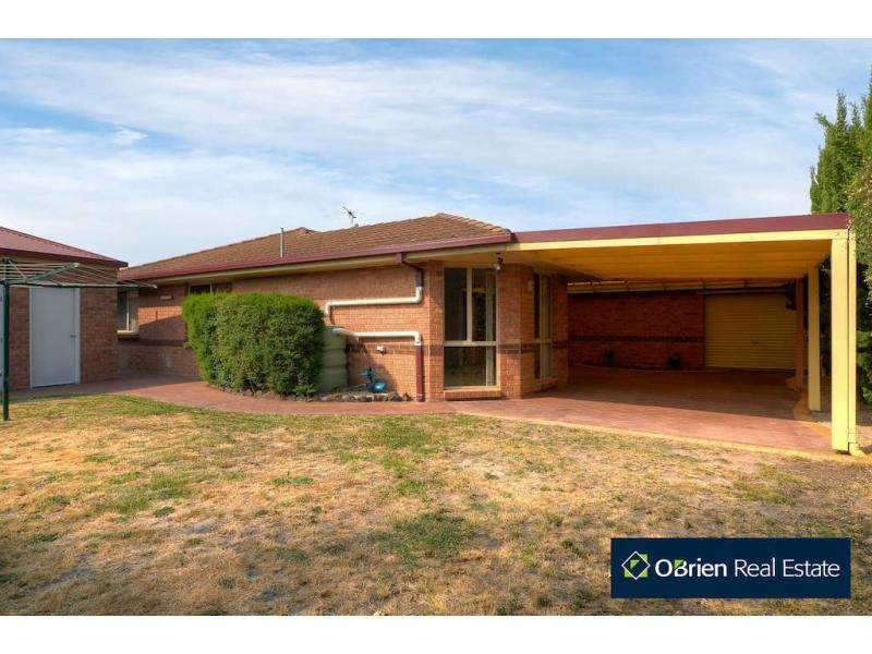 30 Sneddon Drive, Narre Warren South VIC 3805