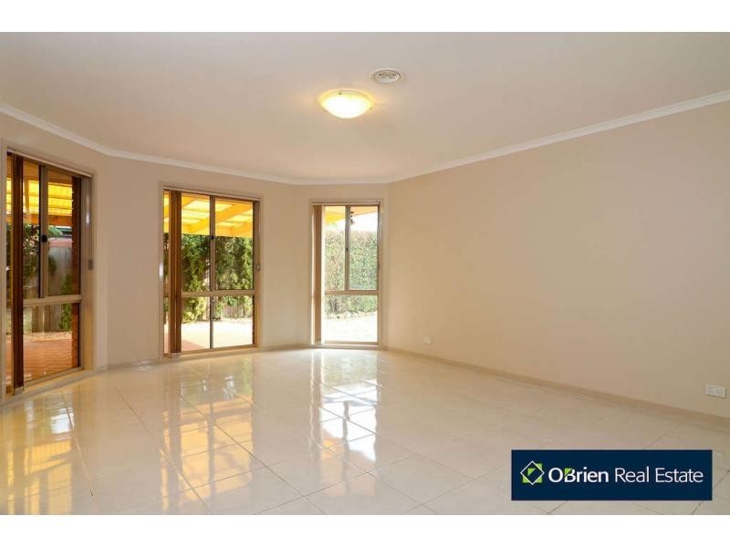 30 Sneddon Drive, Narre Warren South VIC 3805