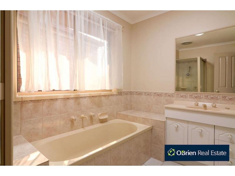 30 Sneddon Drive, Narre Warren South VIC 3805