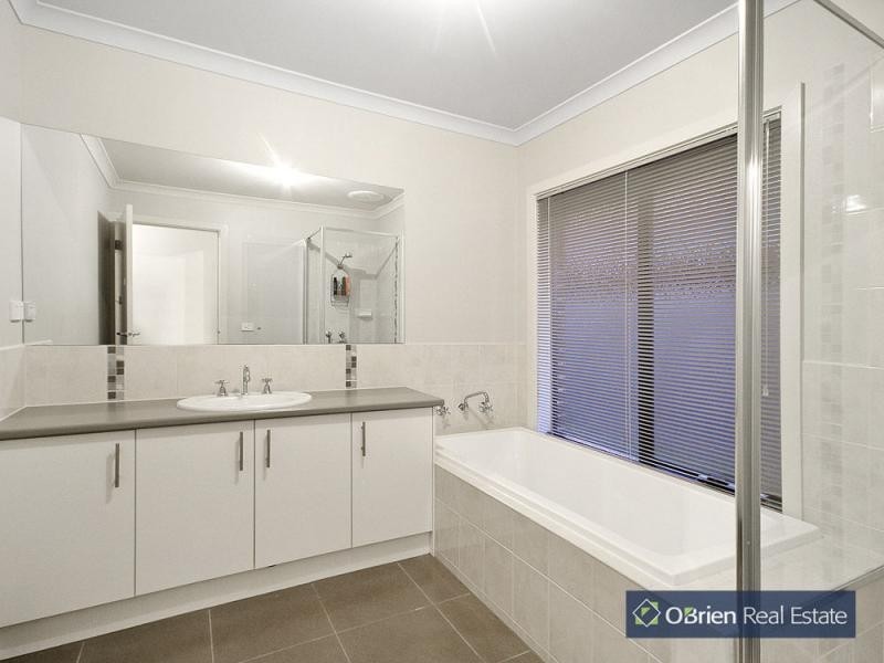 10 Georgia Close, Tooradin VIC 3980