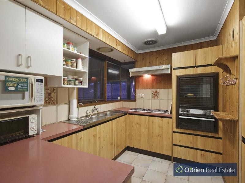 224 James Cook Drive, Endeavour Hills VIC 3802