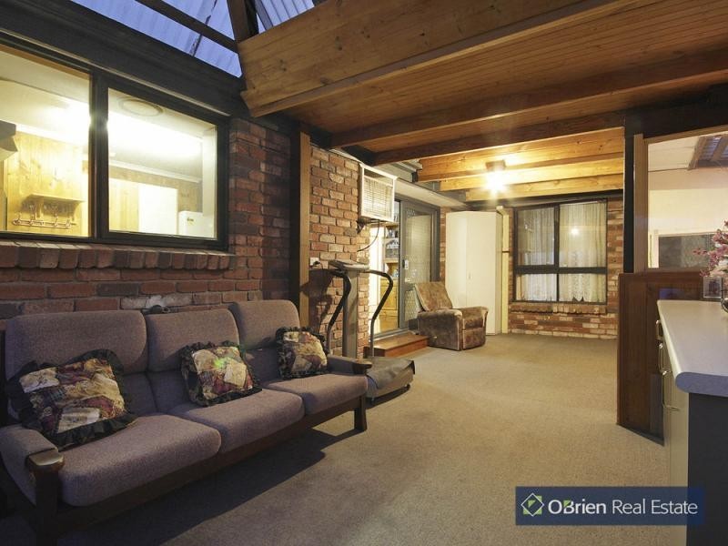 224 James Cook Drive, Endeavour Hills VIC 3802