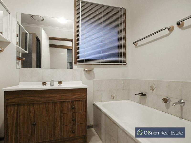 224 James Cook Drive, Endeavour Hills VIC 3802