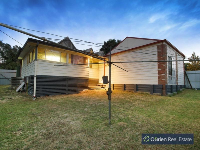 224 James Cook Drive, Endeavour Hills VIC 3802