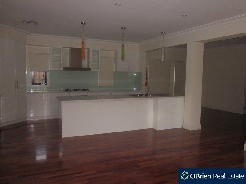 6 Chong Court, Berwick VIC 3806