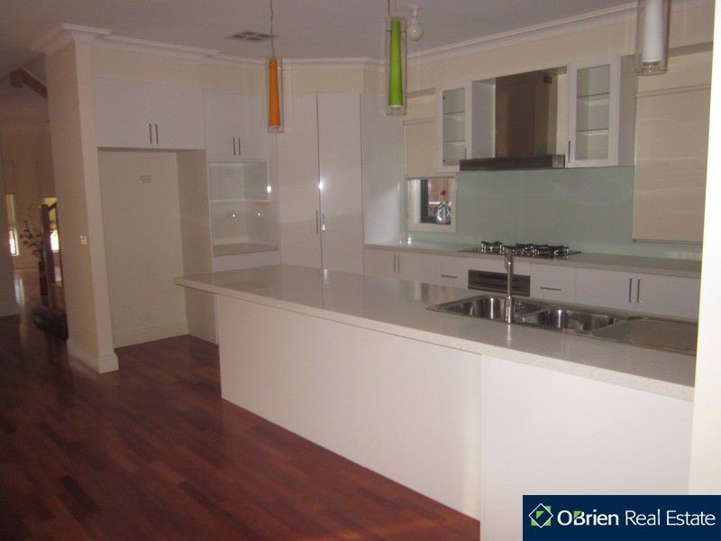 6 Chong Court, Berwick VIC 3806