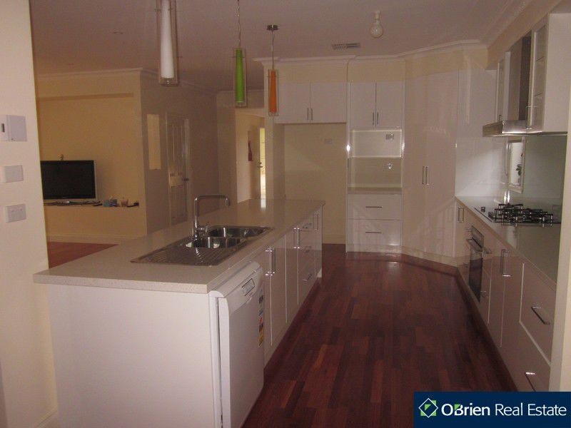 6 Chong Court, Berwick VIC 3806