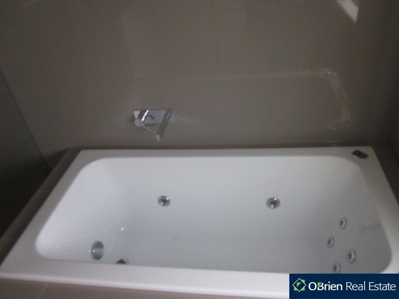 6 Chong Court, Berwick VIC 3806