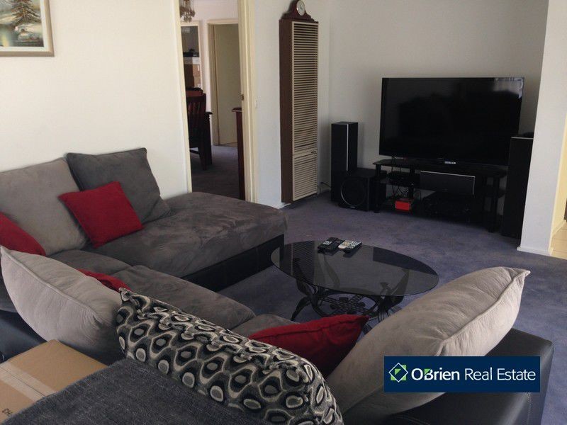 5 Oaktree Drive, Hampton Park VIC 3976