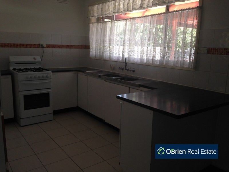 5 Oaktree Drive, Hampton Park VIC 3976