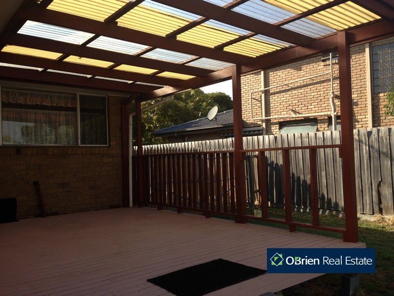 5 Oaktree Drive, Hampton Park VIC 3976