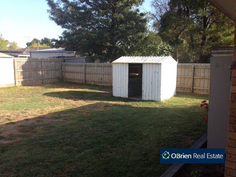 5 Oaktree Drive, Hampton Park VIC 3976