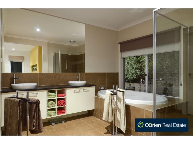 17 Caribbean Pine Court, Lyndhurst VIC 3975