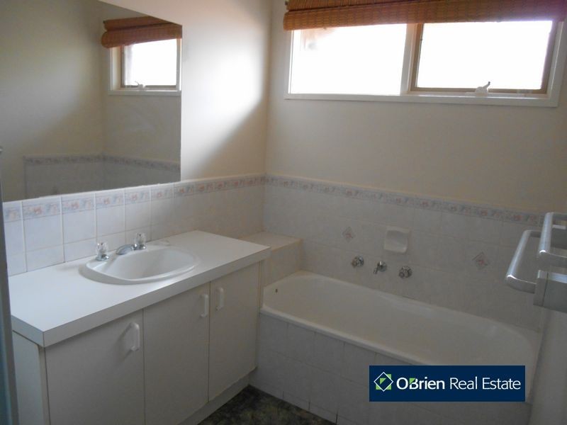 24 Leonie Court, Narre Warren VIC 3805