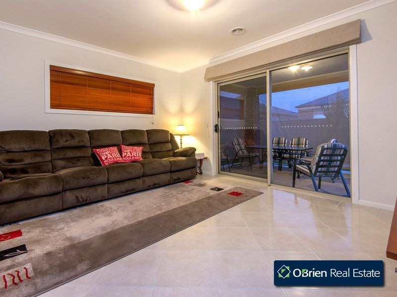 28 Charlock Drive, Cranbourne North VIC 3977