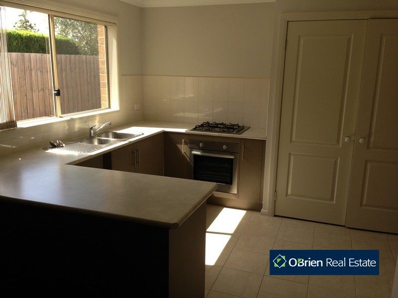 2/6-8 Murray Court, Cranbourne VIC 3977
