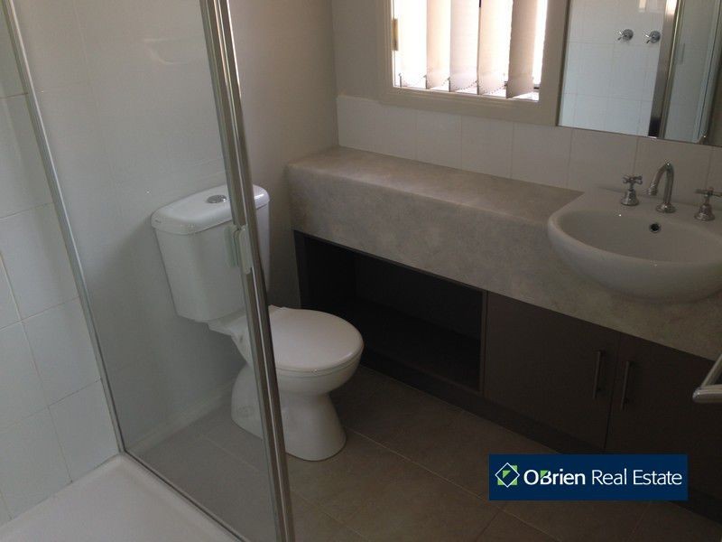 2/6-8 Murray Court, Cranbourne VIC 3977