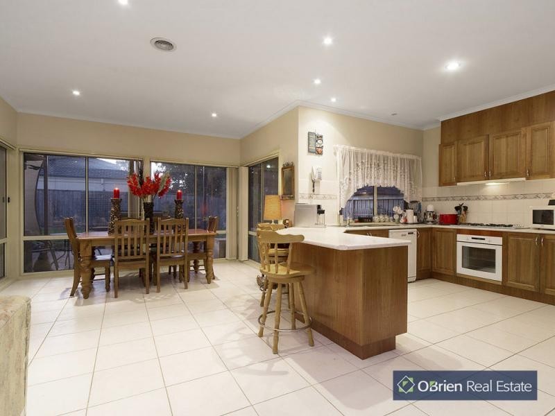 34 Champagne Grove, Narre Warren South VIC 3805