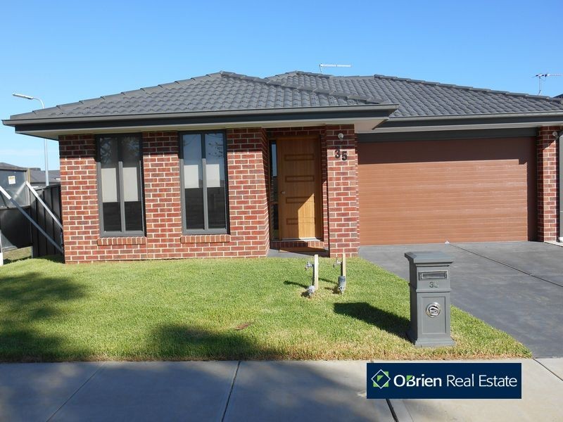 35 Barossa Drive, Clyde North VIC 3978