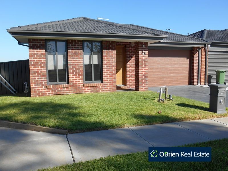 35 Barossa Drive, Clyde North VIC 3978