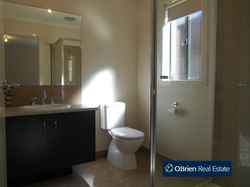 35 Barossa Drive, Clyde North VIC 3978