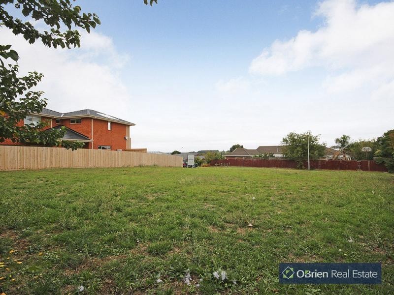 4 Redmore Court, Berwick VIC 3806