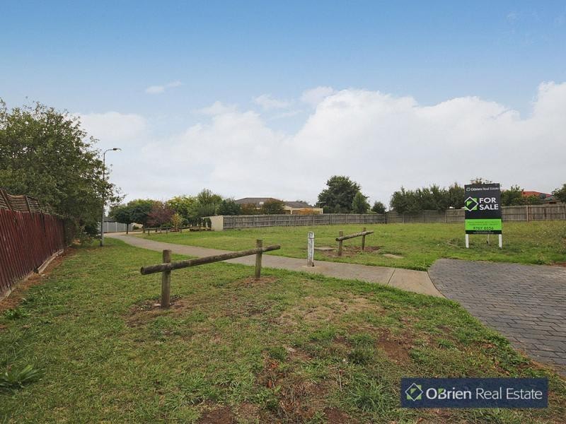 4 Redmore Court, Berwick VIC 3806