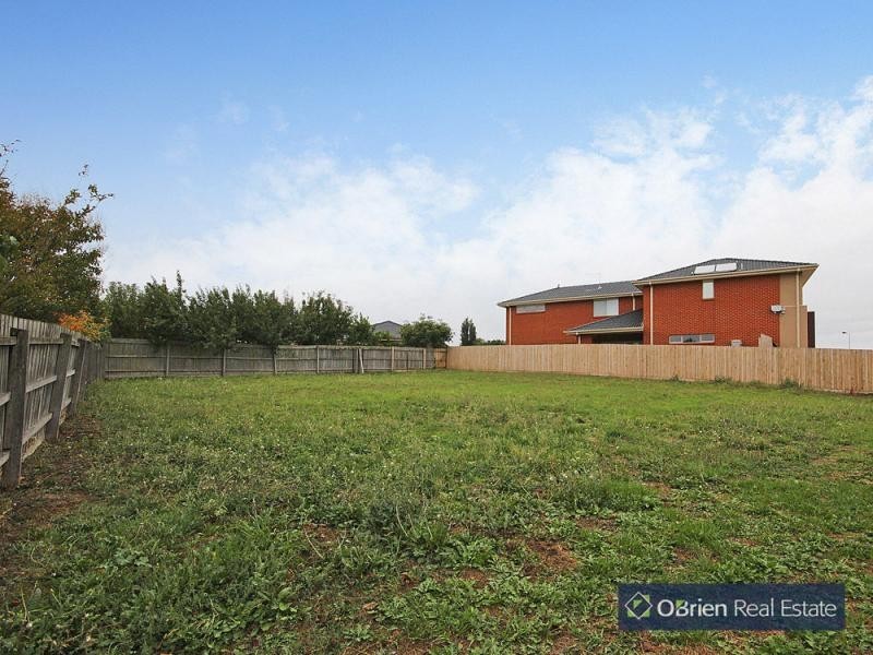 4 Redmore Court, Berwick VIC 3806