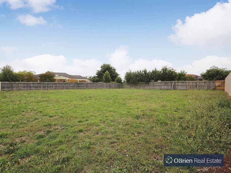 4 Redmore Court, Berwick VIC 3806