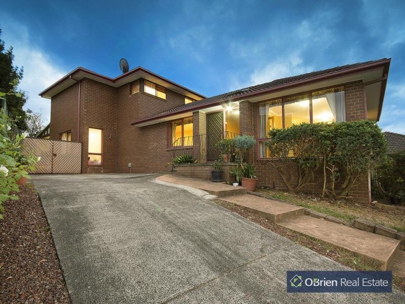 83 Chalcott Drive, Endeavour Hills VIC 3802