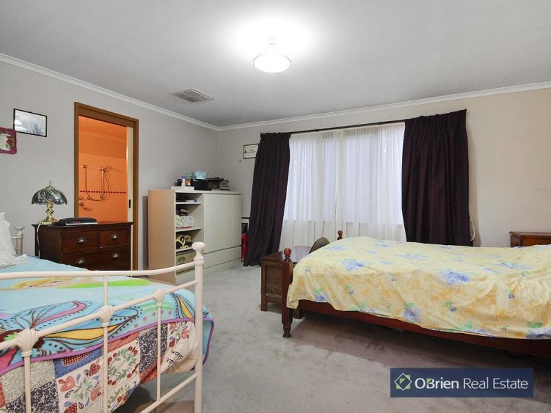 83 Chalcott Drive, Endeavour Hills VIC 3802