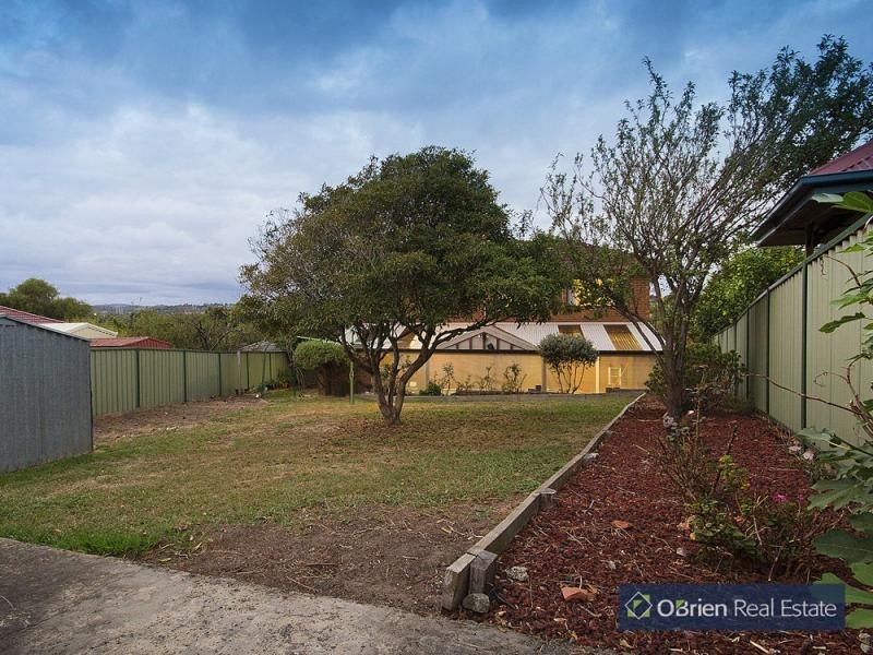 83 Chalcott Drive, Endeavour Hills VIC 3802