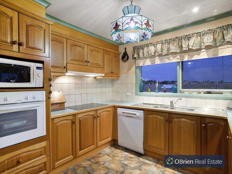 17 Cunningham Drive, Endeavour Hills VIC 3802