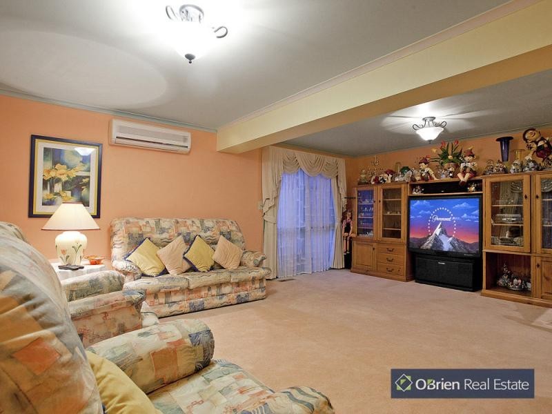 17 Cunningham Drive, Endeavour Hills VIC 3802