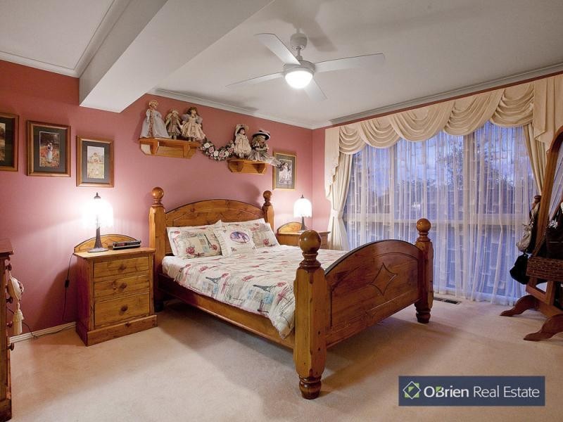 17 Cunningham Drive, Endeavour Hills VIC 3802