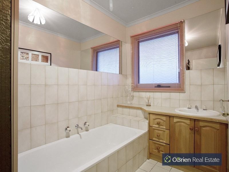 17 Cunningham Drive, Endeavour Hills VIC 3802