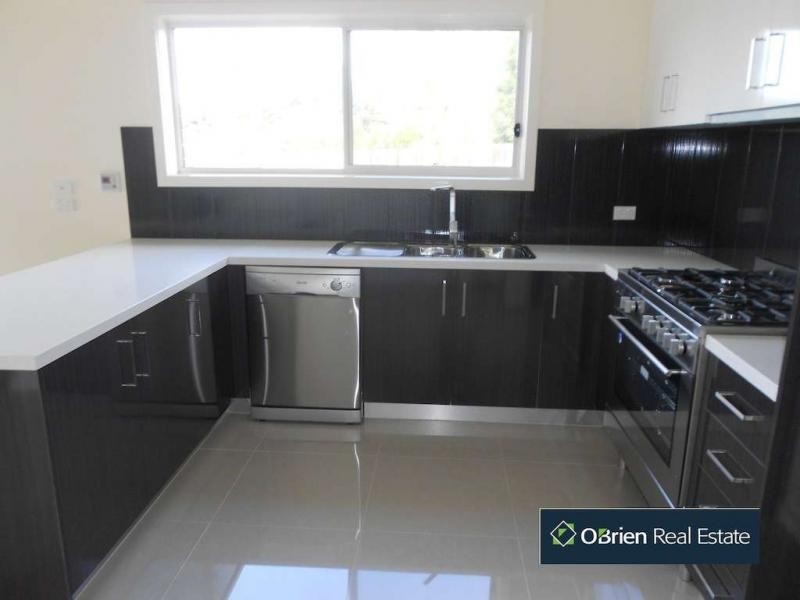 3/6-8 Innes Court, Berwick VIC 3806